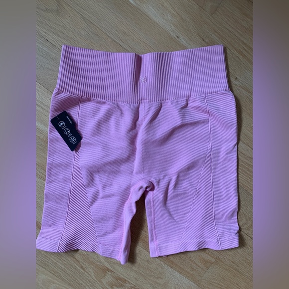NWT Seamless Light Pink Activewear Shorts - Picture 3 of 3